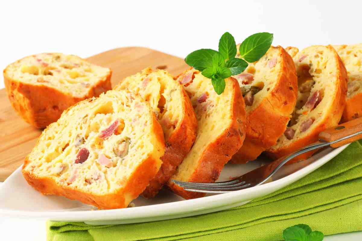 Babà rustico napoletano tagliato a fettine