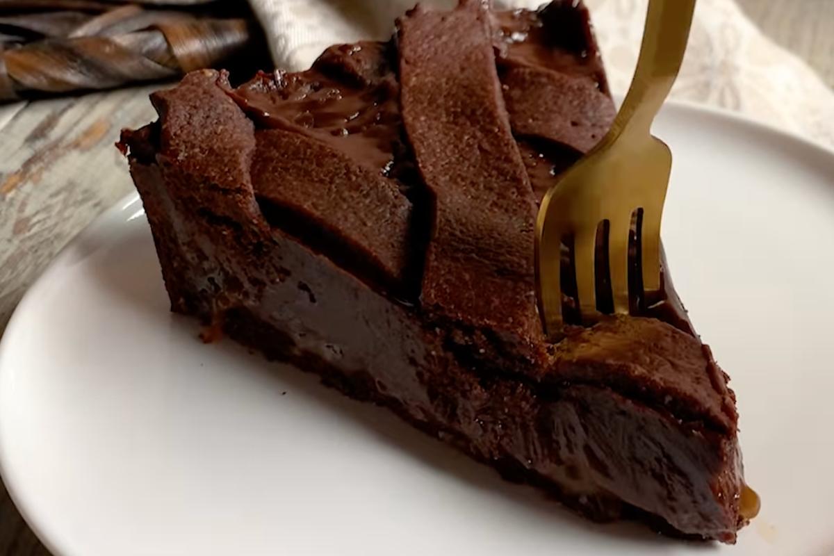 fetta di crostata sacher