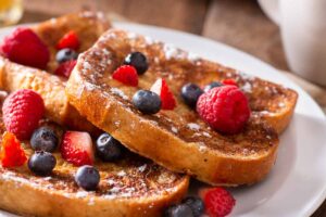 french toast dolci in un piatto