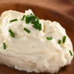 Mousse al formaggio in ciotola