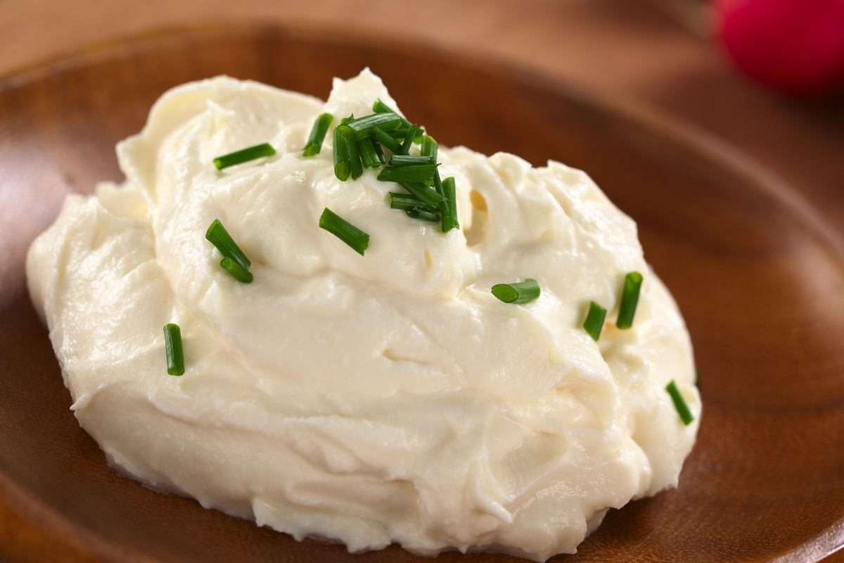 Mousse al formaggio in ciotola