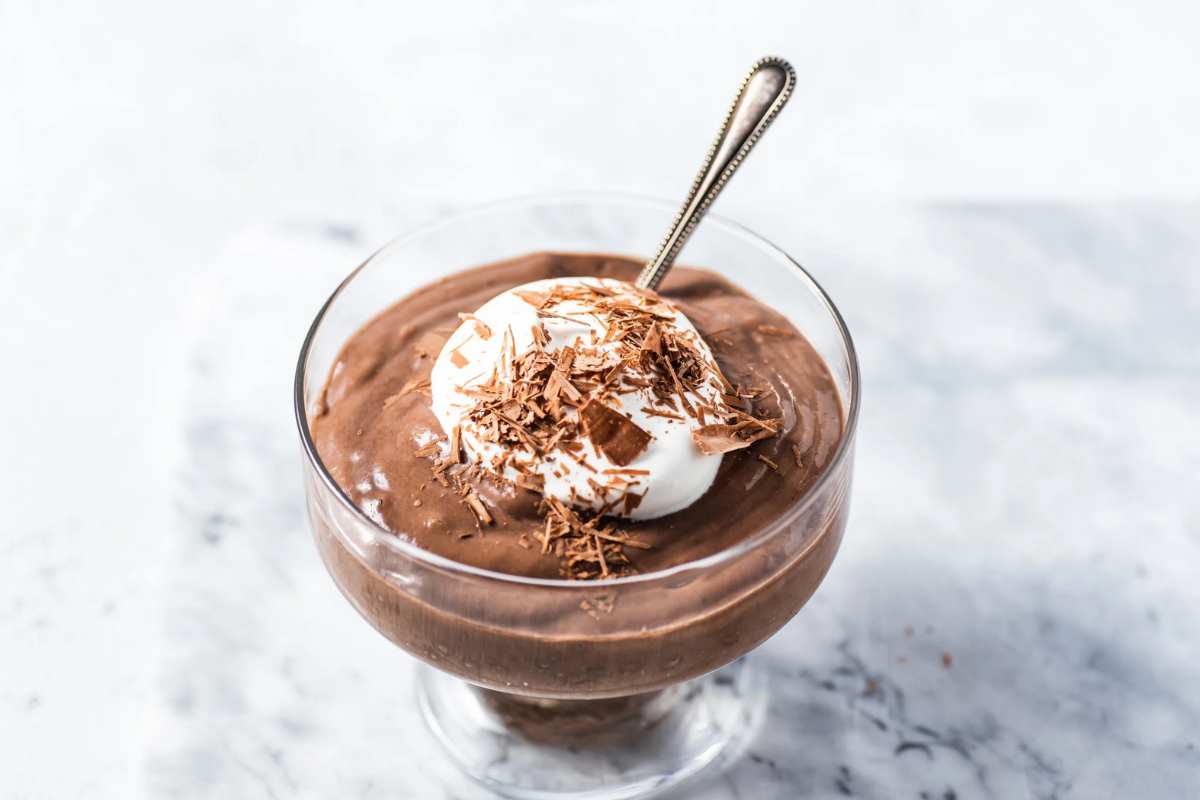 Mouse cioccolato con panna e granella