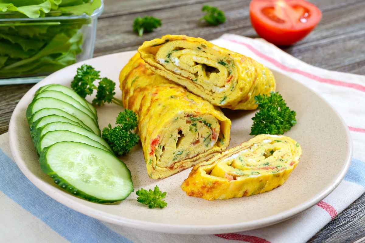 Rotolo di frittata con ripieno