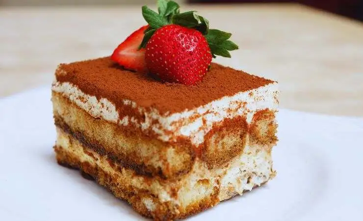 un tiramisù alle fragole
