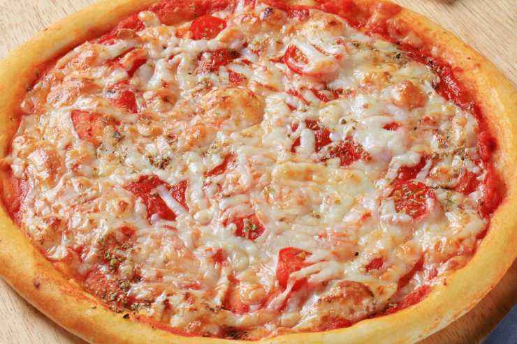 una pizza margherita