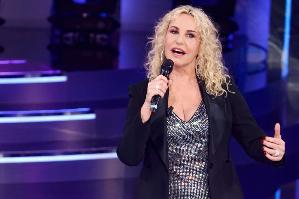 Antonella Clerici con microfono