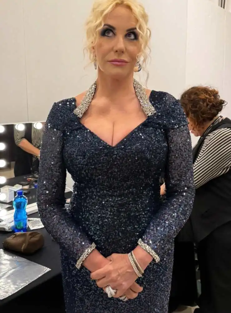 Antonella Clerici in abito elegante