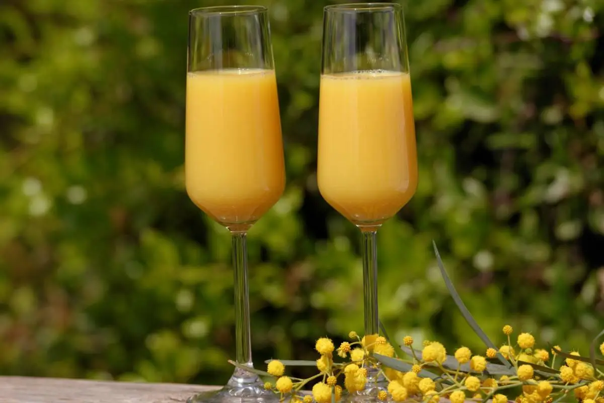 Aperitivo giallo e mimose