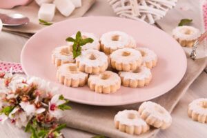 biscotti canestrelli in un piatto