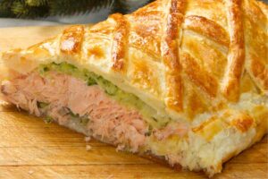 rotolo di pasta sfoglia con salmone