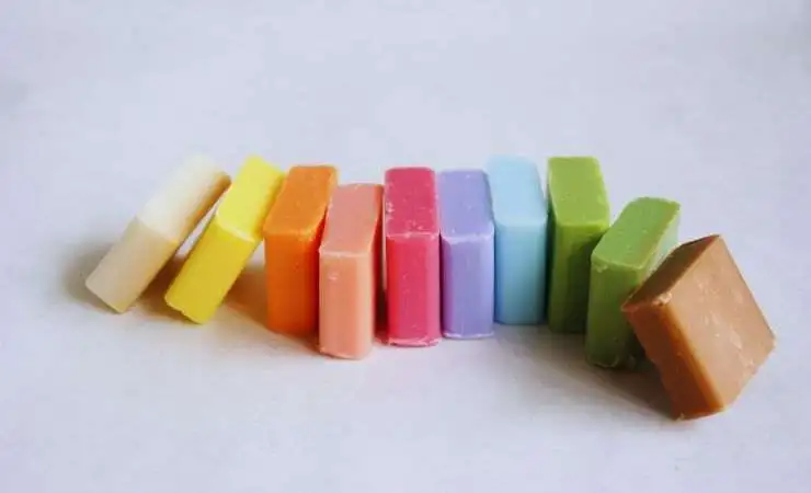 diversi pezzi di sapone