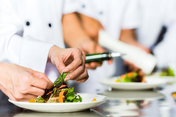 chef che impiatta