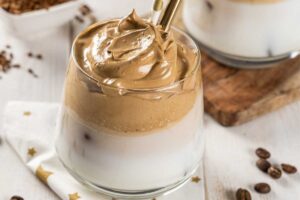 bicchiere con crema di caffè