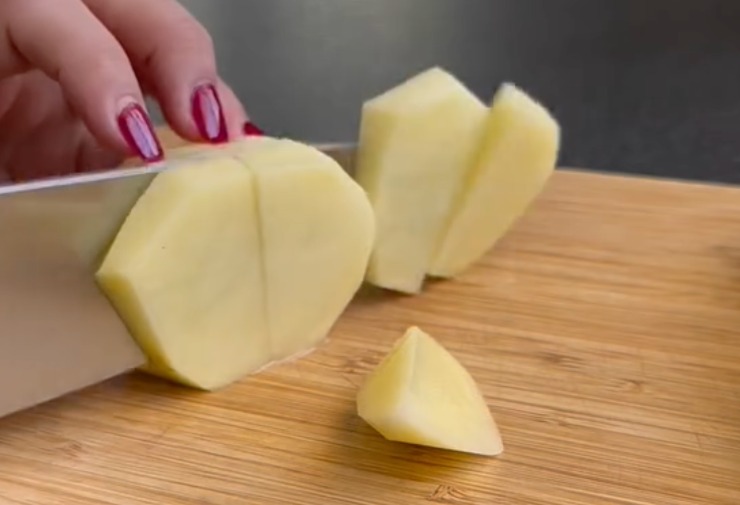 patate tagliate a tocchetti