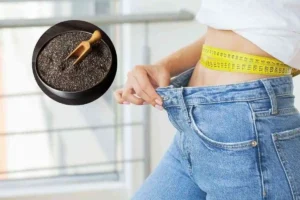 una ragazza con i pantaloni larghi e nel cerchietto i semi di chia