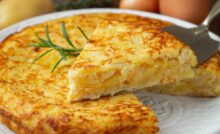 pezzo di frittata tagliato