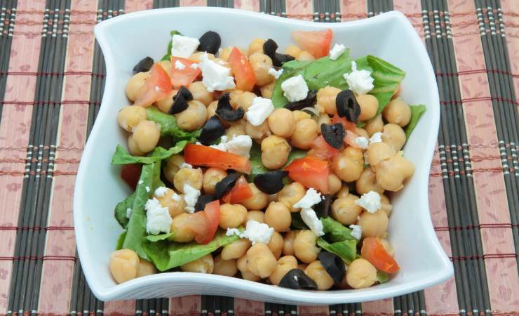 Insalata di ceci, mozzarella, pomodorini