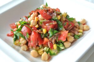 Insalata di ceci nel piatto