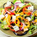 piatto di insalata mista