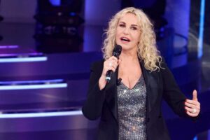 Antonella Clerici con microfono
