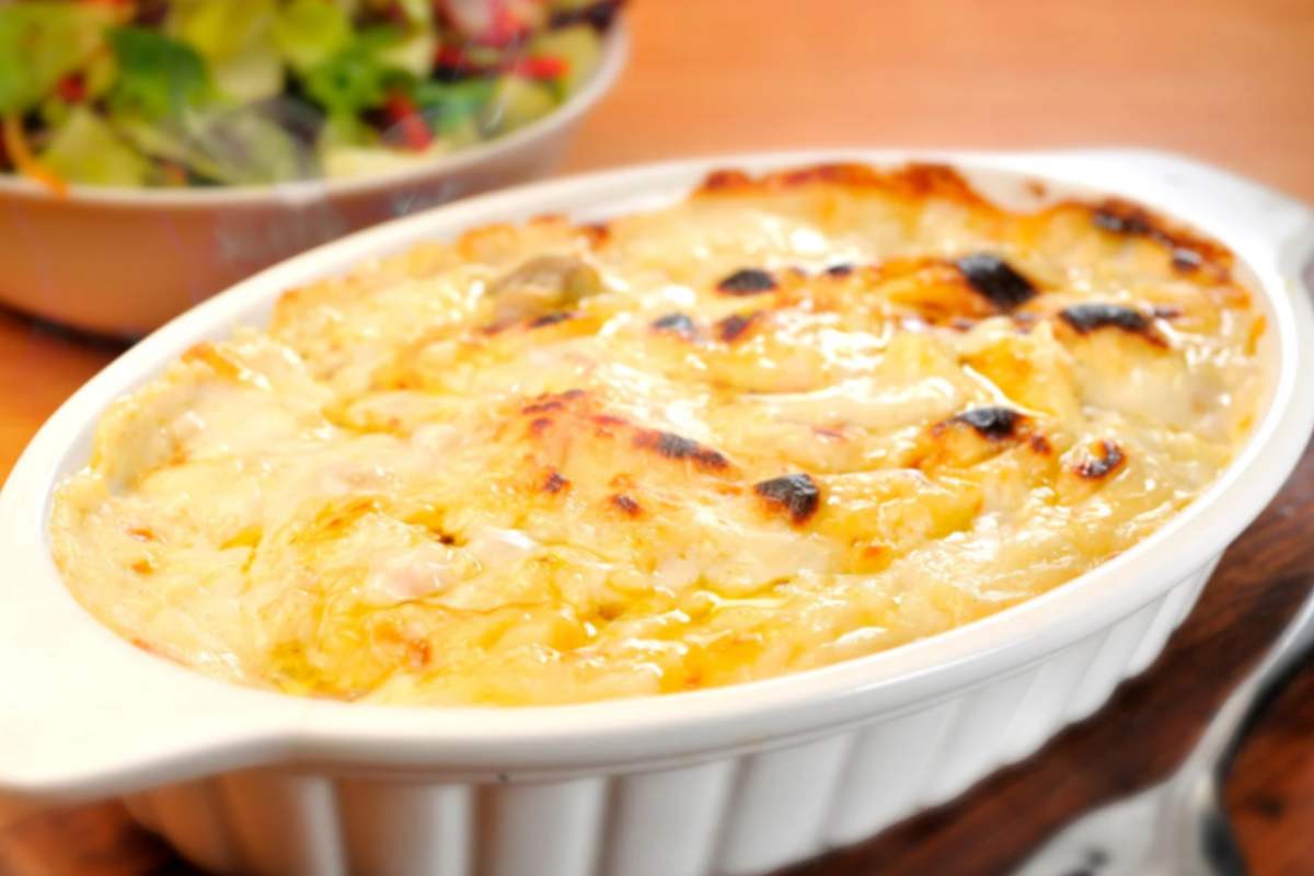 sformato dentro ad una teglia da forno bianca