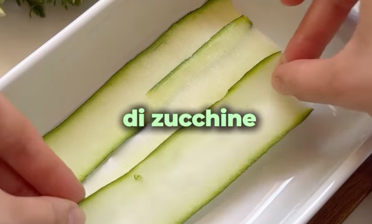 zucchine tagliate su pirofila