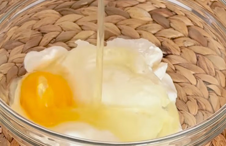 ciotola con ricotta e uovo