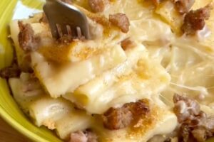 piatto di paccheri con crema di patate