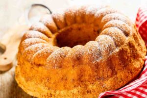 Ciambellone con zucchero a velo
