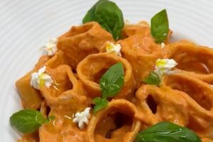 piatto di pasta cremoso