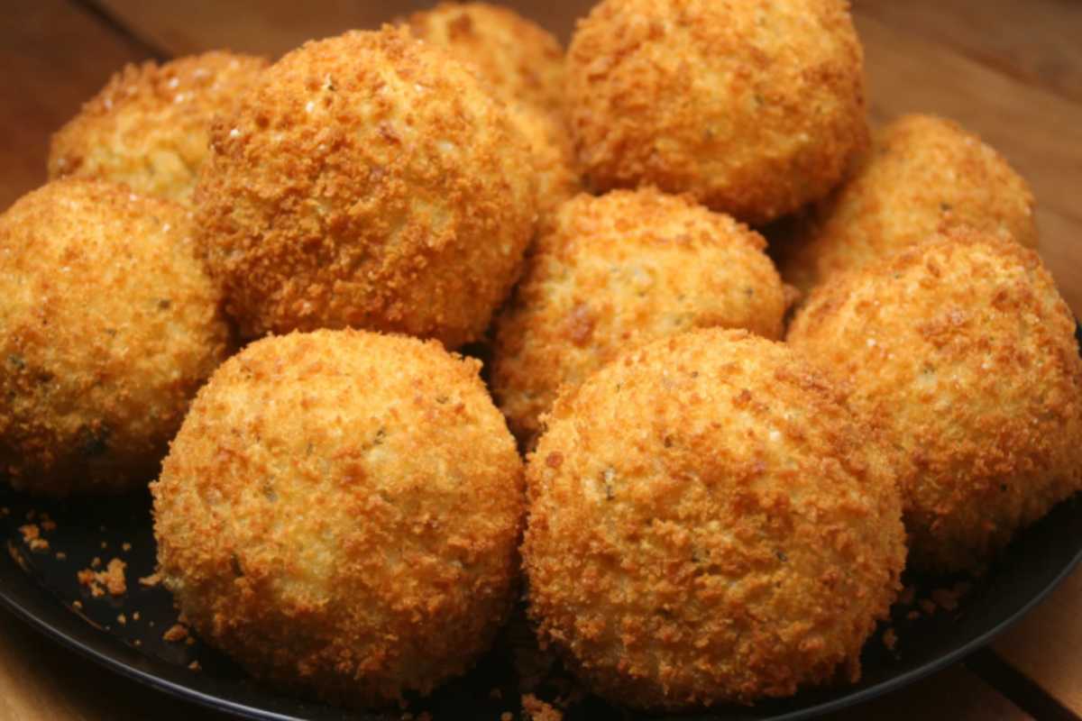 polpette dorate in un piatto