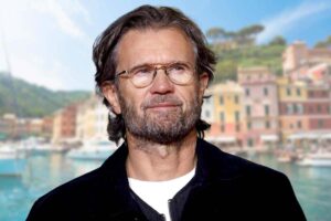 carlo cracco con panorama sullo sfondo