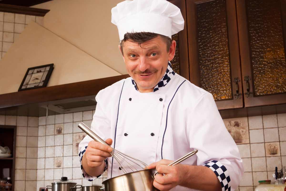 chef in cucina