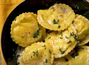 dei ravioli con le erbette