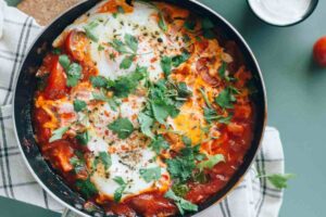 ceci in padella con pomodoro e formaggio