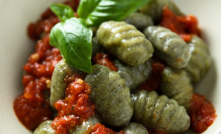 gnocchi verdi con pomodoro