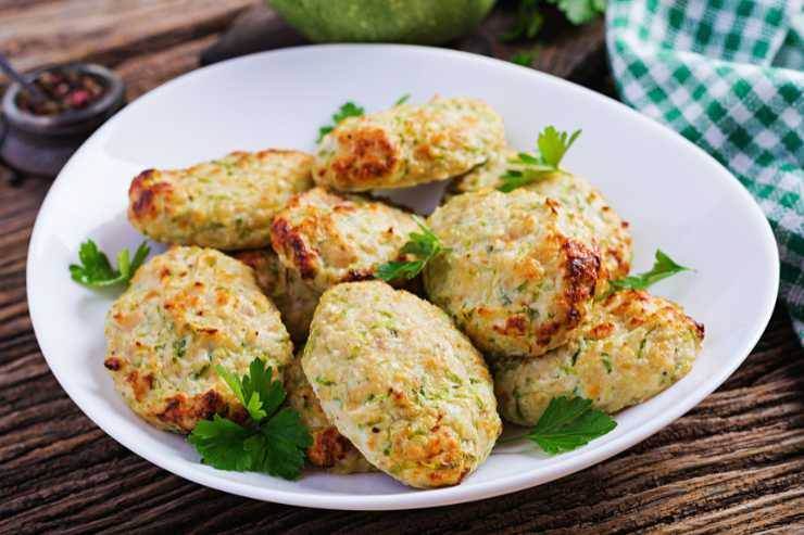 piatto di cotolette di zucchine