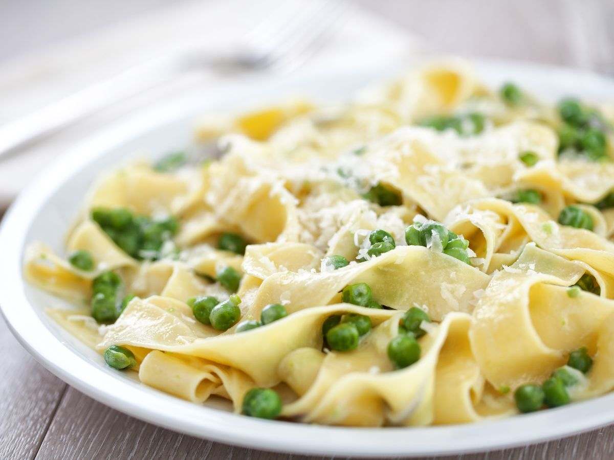fettuccine con piselli