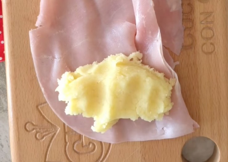 fetta di prosciutto farcita con purè di patate