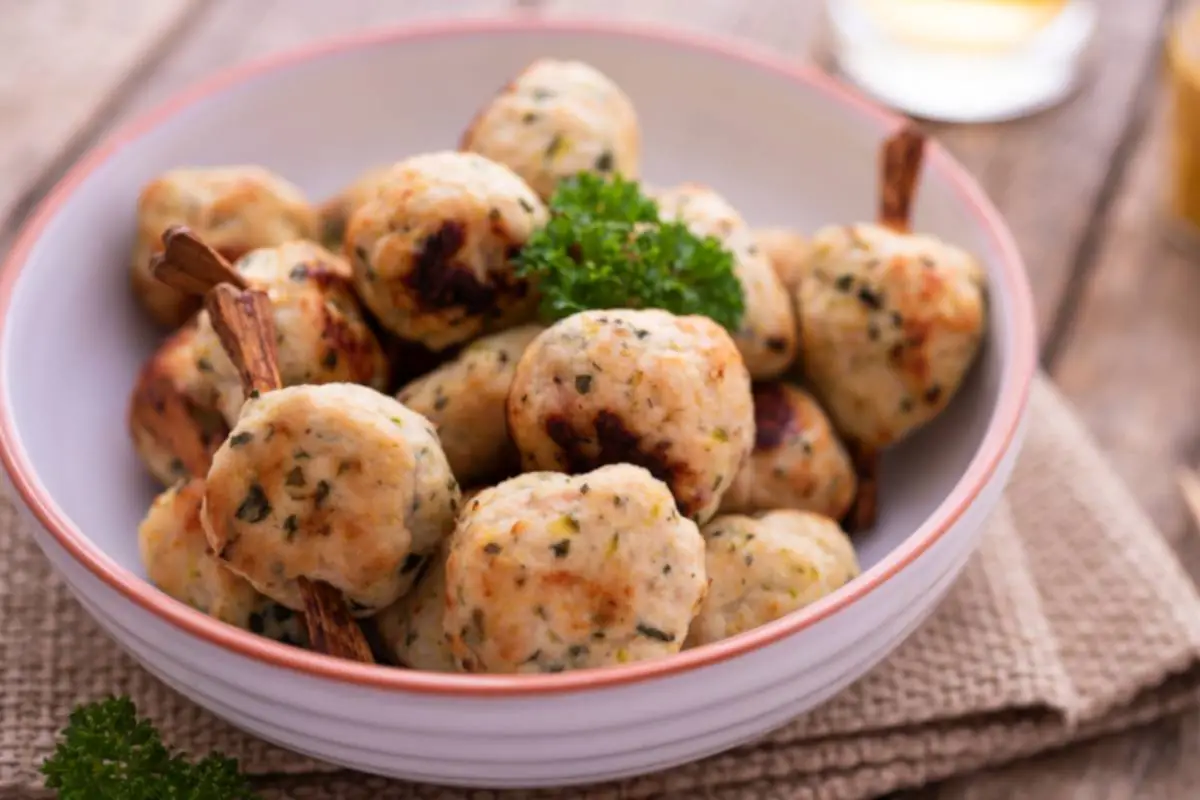 polpette di merluzzo in una ciotola