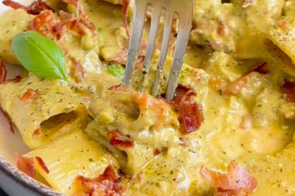 rigatoni burrata al pistacchio e speck croccante