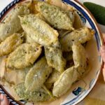 ciotola con salvia fritta