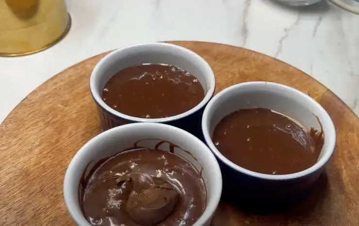 tre coppette con cioccolata