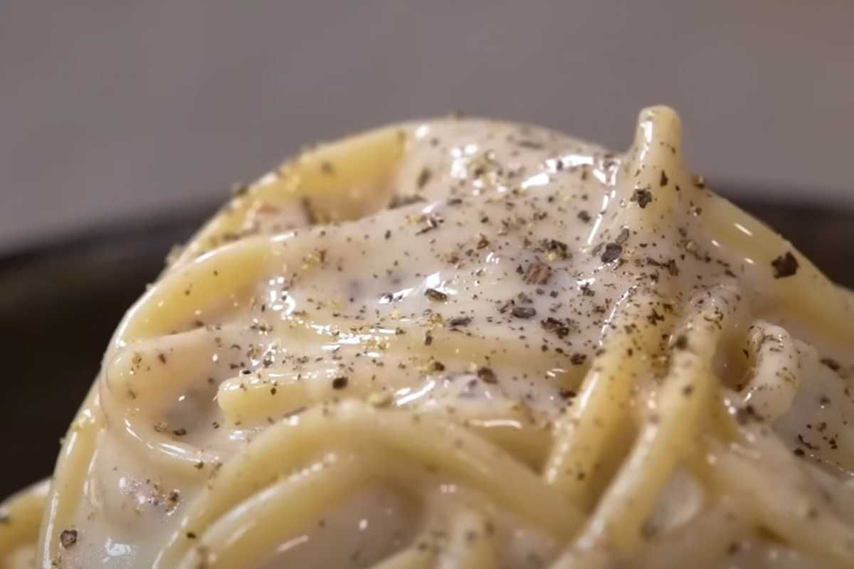un piatto di cacio e pepe