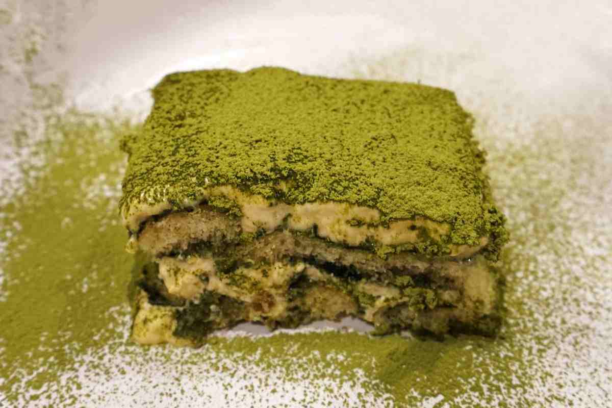 fetta di tiramisù al pistacchio