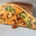 tofu burrito tagliato a metà