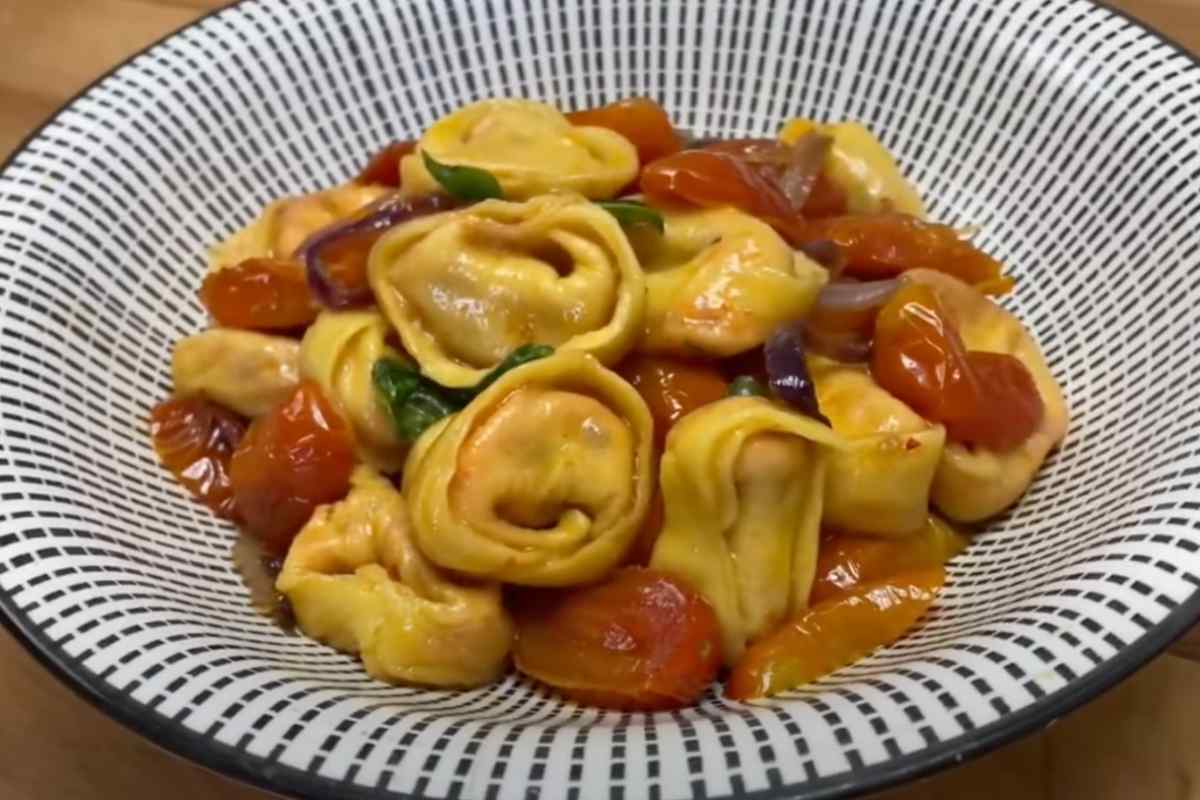 tormellini con il sugo in un piatto