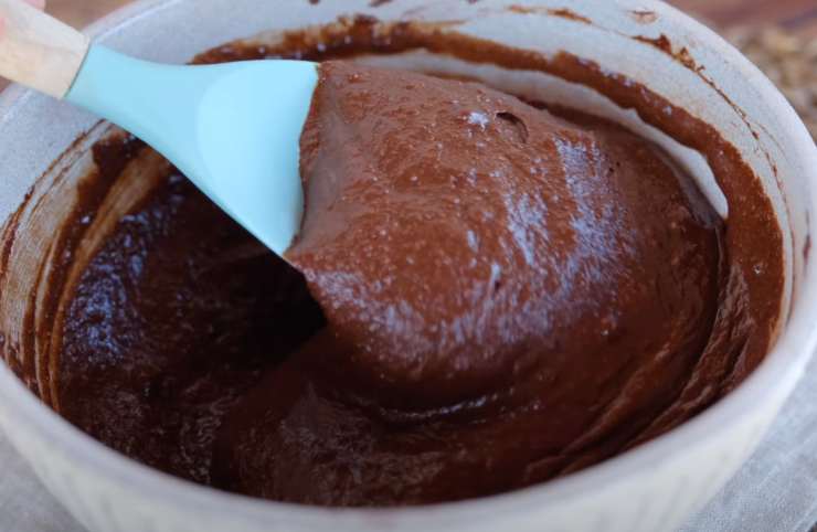 un cucchiaio nel cioccolato