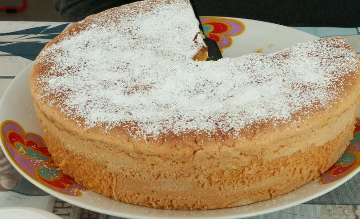 Torta con zucchero a velo