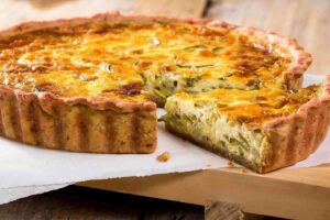 torta salata tagliata a fette